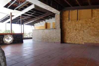 112334 - Amador Causeway - locales