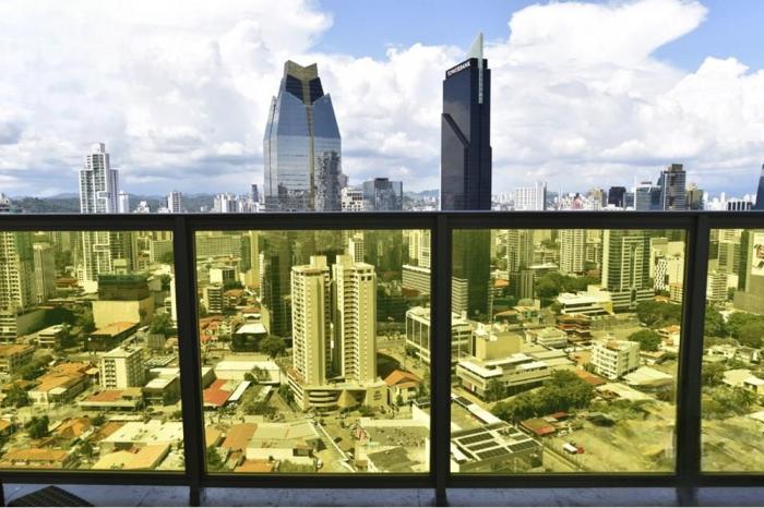 Alquiler de apartamento en yoo panamá  arts tower, avenida balboa