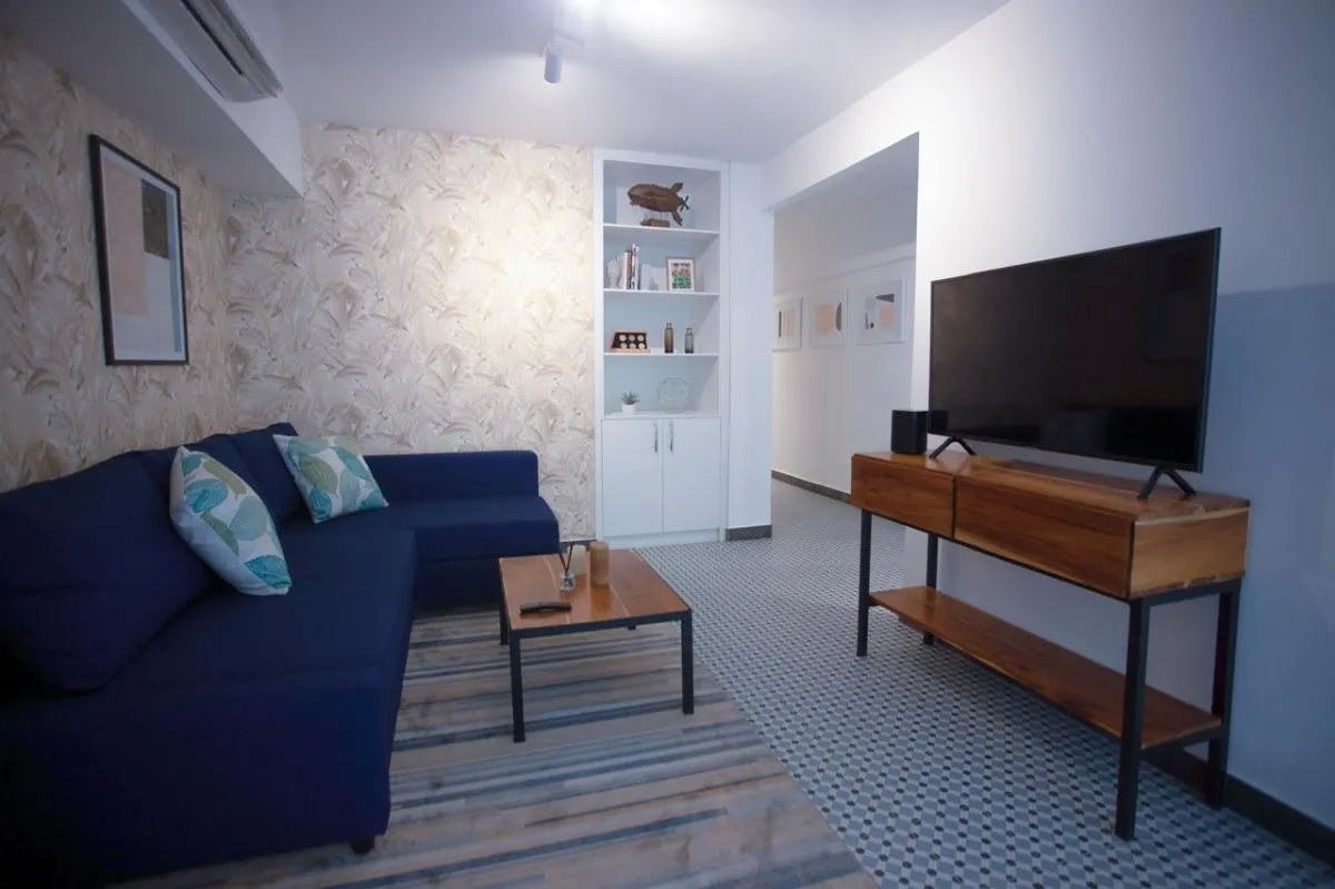 Venta de apartamento amoblado en Red Plaza, Casco antiguo, Santa Ana