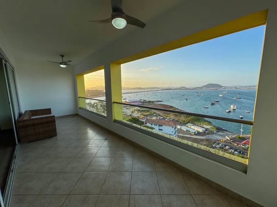 Venta de apartamento en Causeway de Amador, Isla Perico, PH Brisas de ...