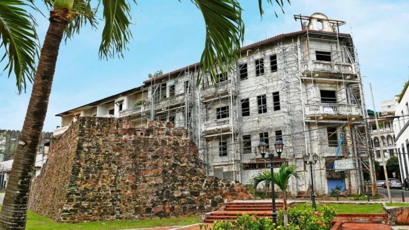 Sale of apartments and commercial spaces in Mansi n Baluarte, casco viejo