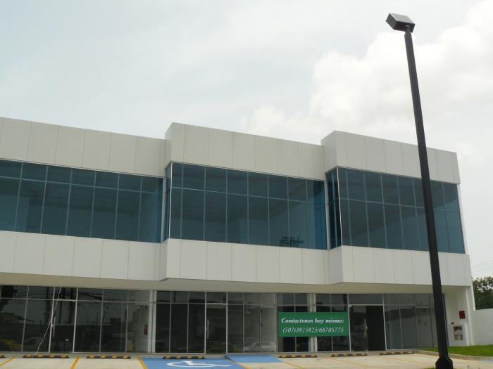 13832 - Parque lefevre - locales