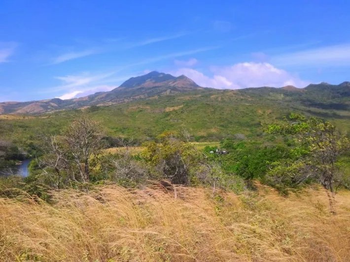 Mountain and river views:  8.7 hectares, just 5 minutes from Santa Fe