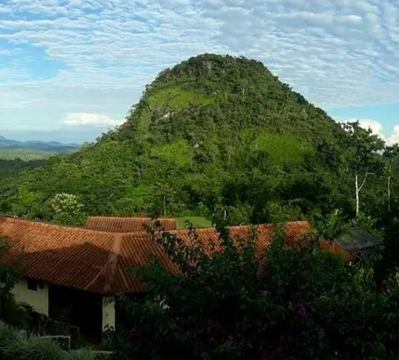 POSADA (Hotel) EN VENTA EN CERRO LA VIEJA, PROVINCIA DE PENONOMA.