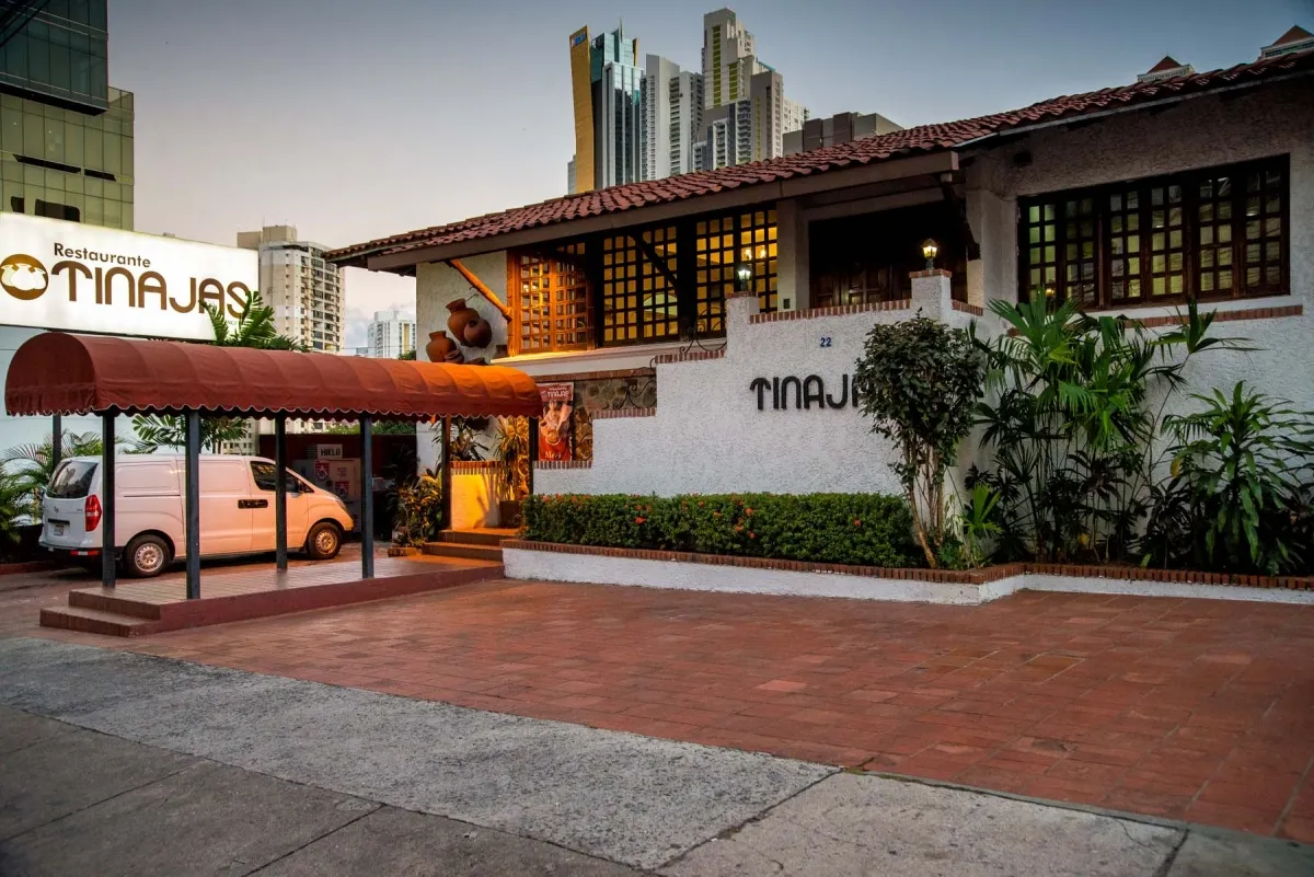 RESTAURANTE LAS TINAJAS EN VENTA EN LA CIUDAD DE PANAMA.