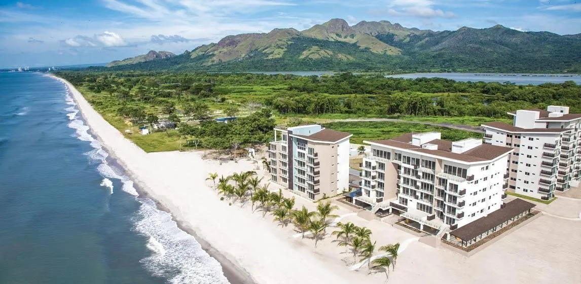 DEPARTAMENTO EN VENTA EN PLAYA CARACOL, CHAME BANKS