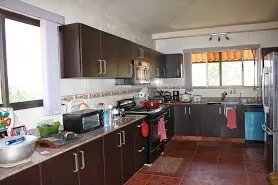 Gran casa con excelentes vistas a la monta