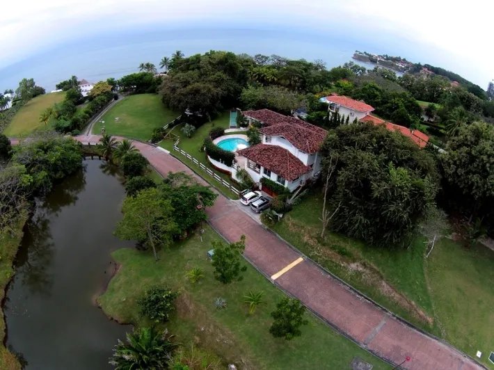 Reducido!!!   linda y grande casa on piscina y cerca de la playa