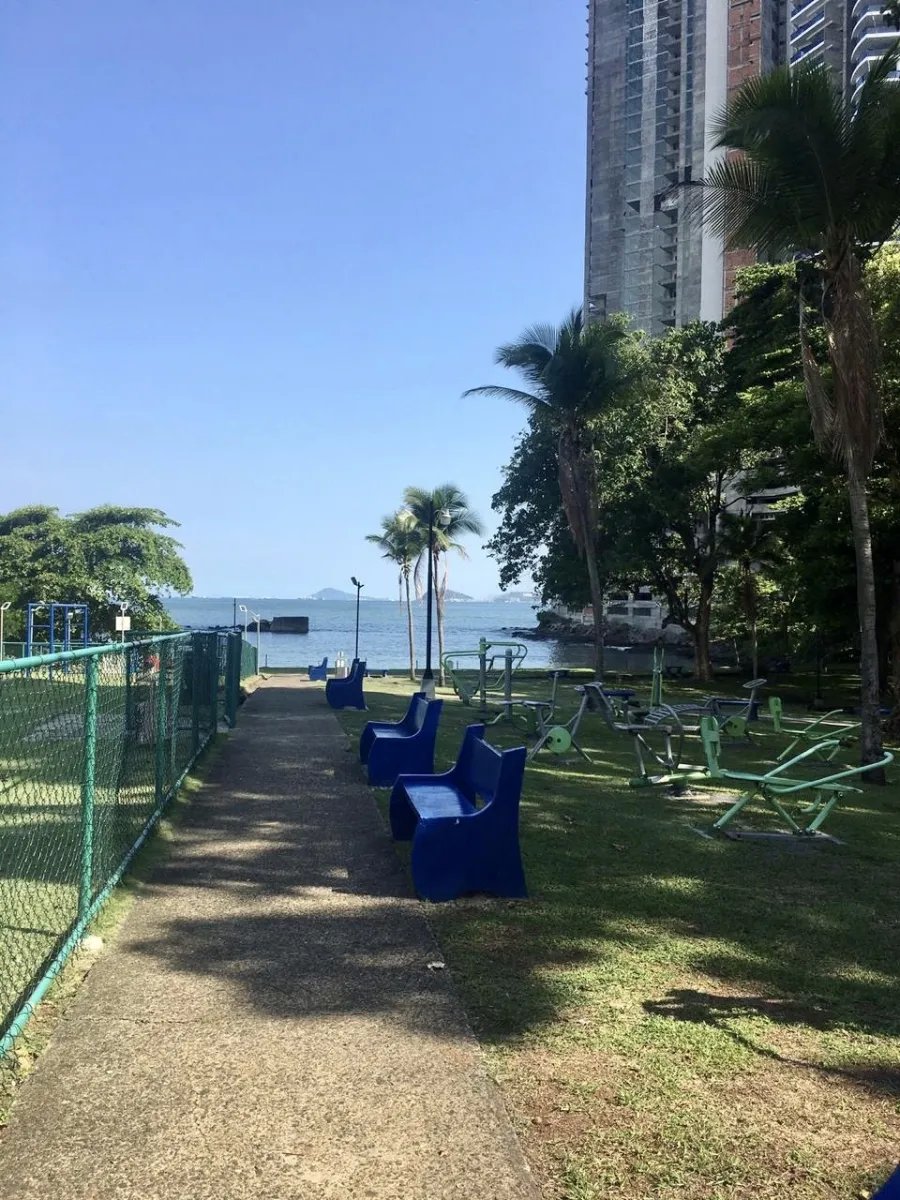 En expansión, 4 dormitorios, parque y frente al mar casa, en el corazón de la ciudad de panamá para la venta