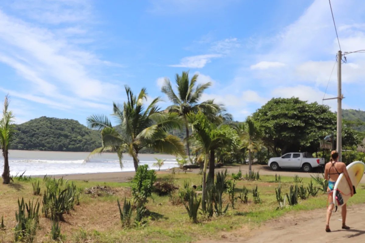 Lote con rio, playa, olas para surf