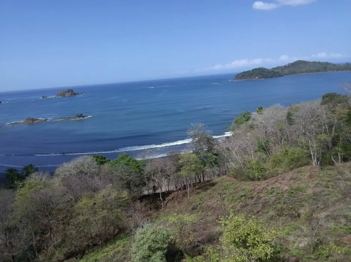 Se vende propiedad en playa gorgona, bahia de san lorenzo
