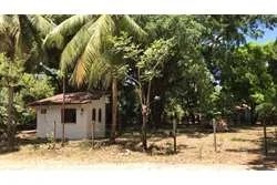 Terreno en playa reina de 1370 m2 titulada