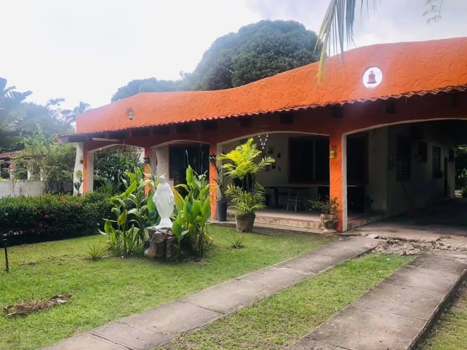 Se alquila casa  de 3 habitaciones en santa clara, rio hato, panama