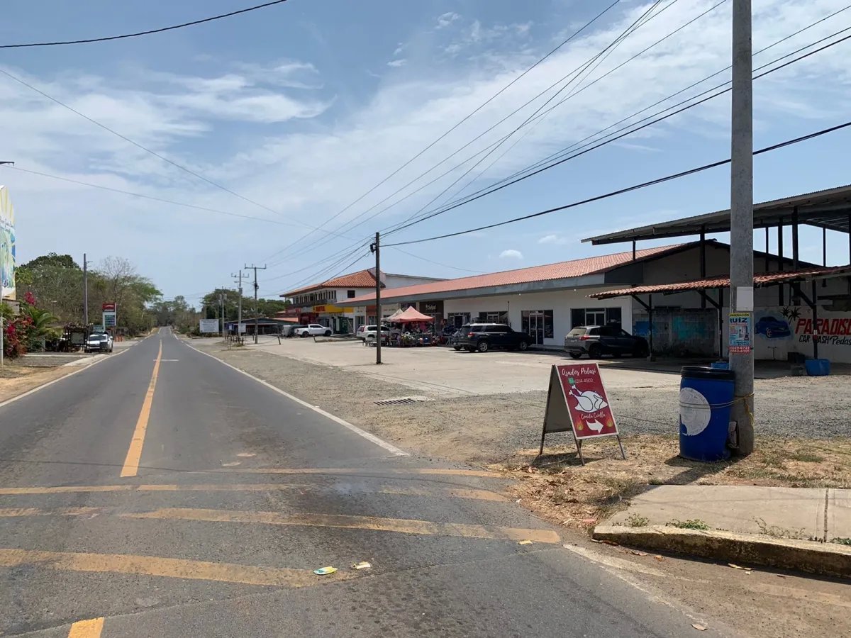 Se vende lote de 500 metros cuadrados en la localidad de pedasi, provincia de los santos.