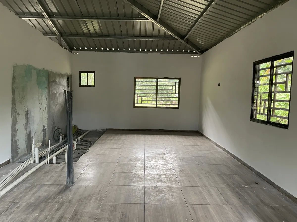 Casa casi terminada en un gran terreno en dolega