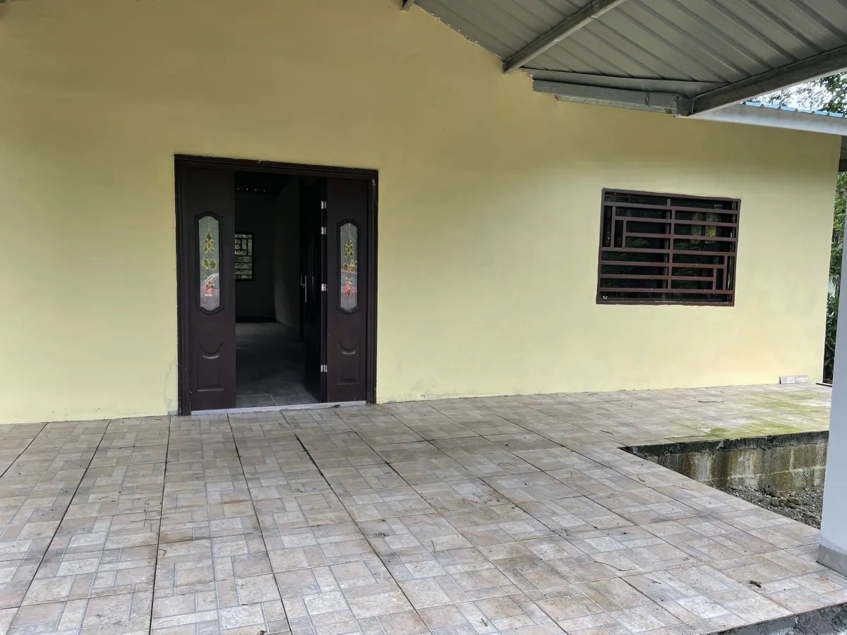 Casa casi terminada en un gran terreno en dolega