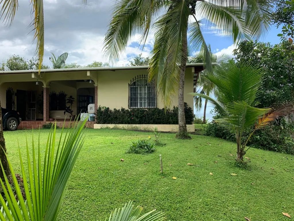Casa frente al mar en venta, playa torio, veraguas.