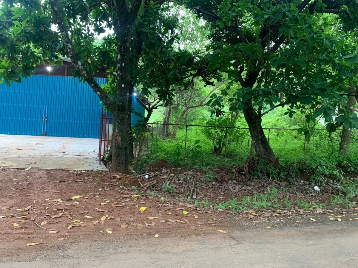 Se vende propiedad de casi 1,000 metros de terreno, en  el centro de santa catalina, veraguas, panamá