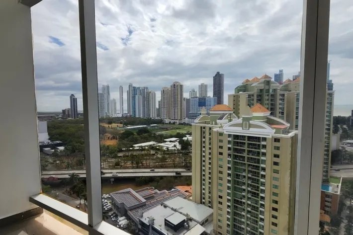 Alquiler de oficina vacía en ph torre aseguradora ancón, costa del este
