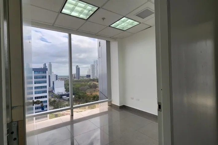 Alquiler de oficina vacía en ph torre aseguradora ancón, costa del este