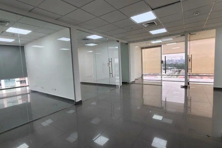 Alquiler de oficina vacía en ph torre aseguradora ancón, costa del este