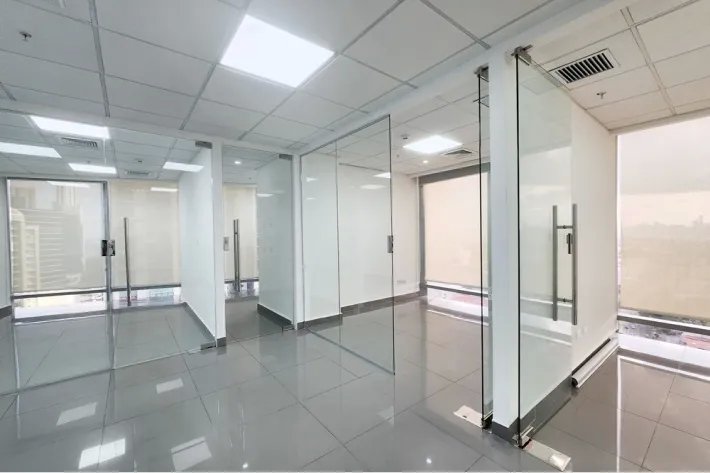 Alquiler de oficina vacía en ph torre aseguradora ancón, costa del este