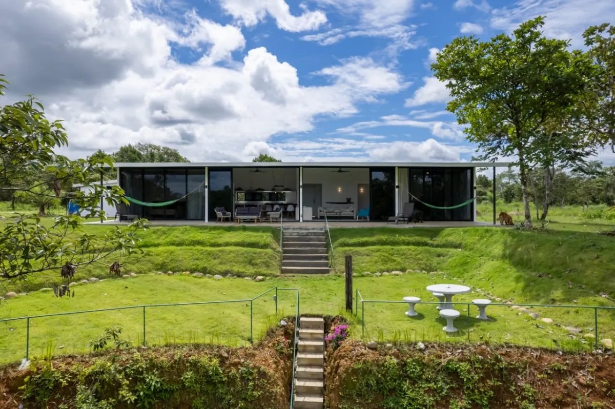 Nueva casa de buen gusto en un lote de ensueño río en la tranquilidad maravillosa no muy lejos de boquete y david