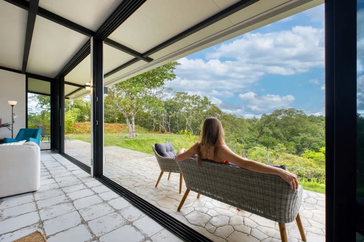 Nueva casa de buen gusto en un lote de ensueño río en la tranquilidad maravillosa no muy lejos de boquete y david