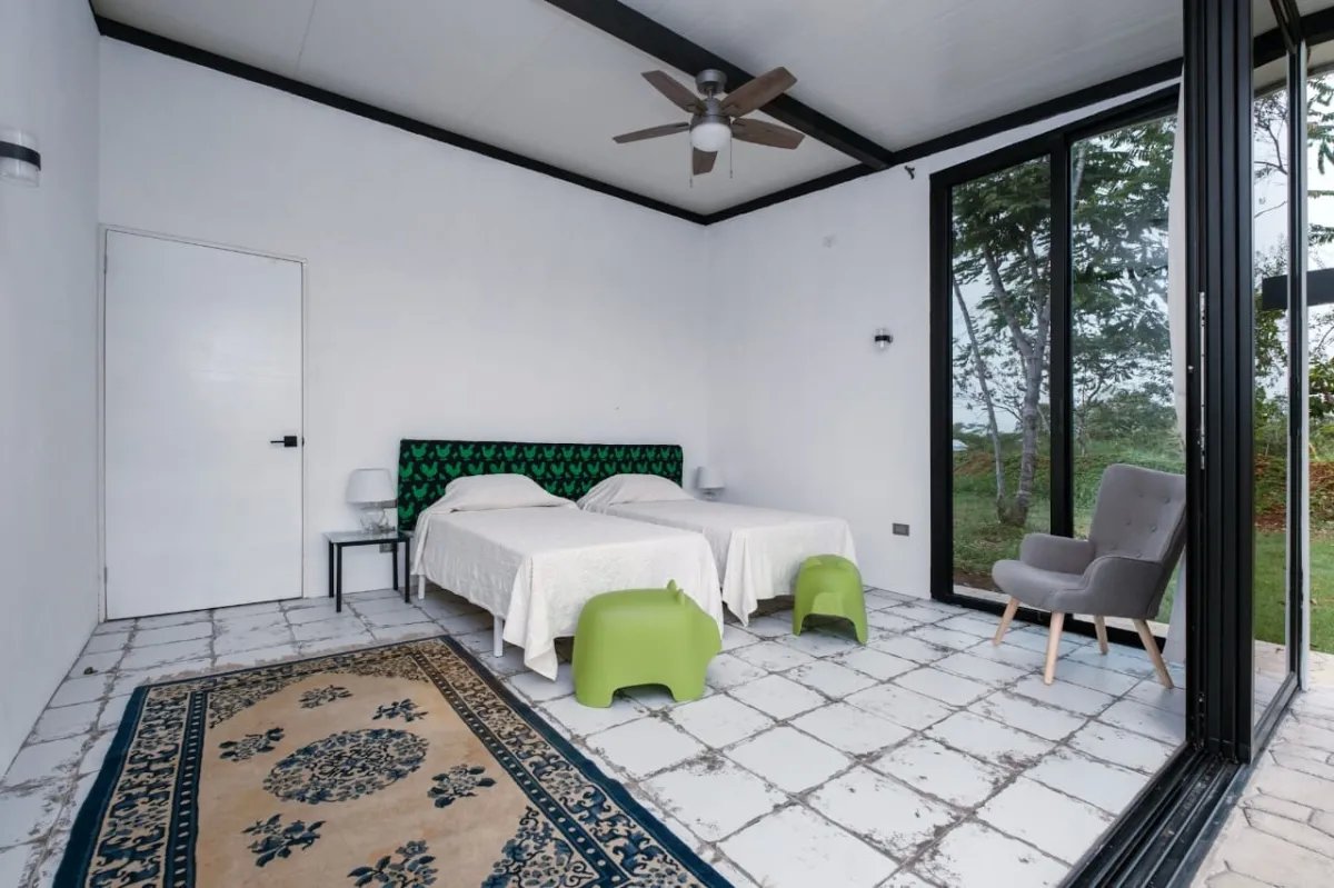 Nueva casa de buen gusto en un lote de ensueño río en la tranquilidad maravillosa no muy lejos de boquete y david