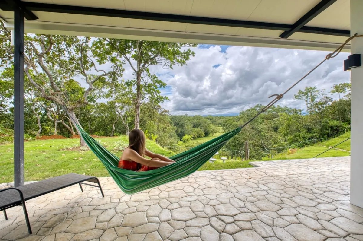 Nueva casa de buen gusto en un lote de ensueño río en la tranquilidad maravillosa no muy lejos de boquete y david