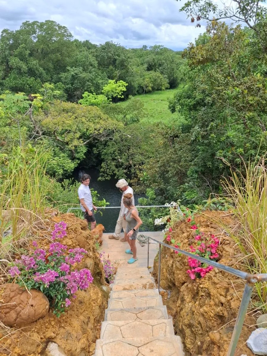 Nueva casa de buen gusto en un lote de ensueño río en la tranquilidad maravillosa no muy lejos de boquete y david