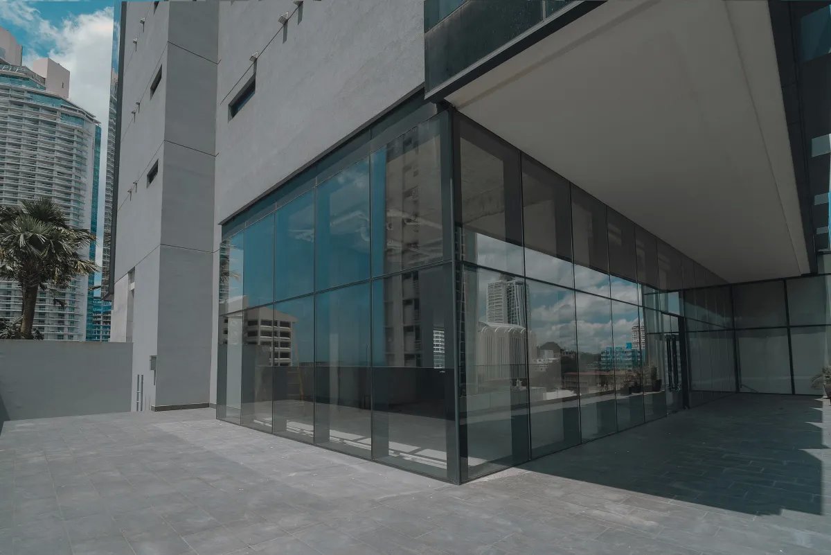 Alquiler de local comercial para restaurante en edificio armani