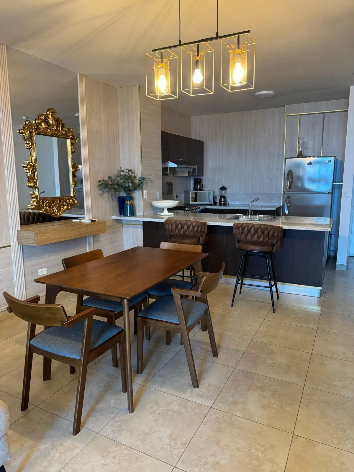 Se alquila apartamento amoblado moderno, en la av. balboa