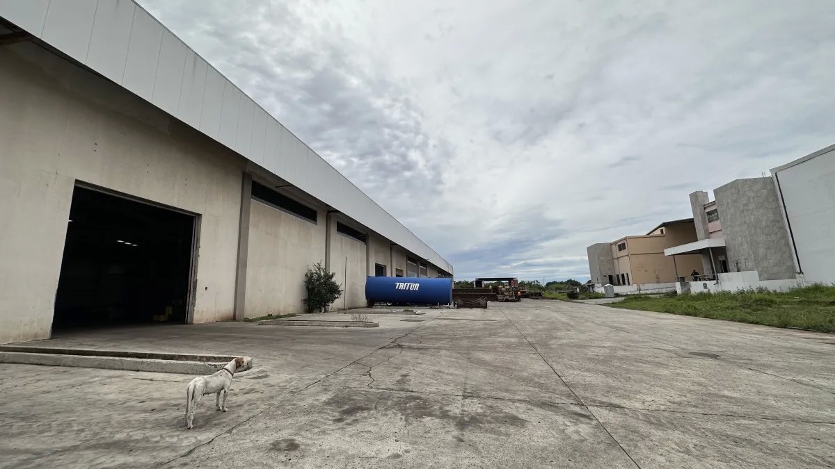 Se alquila galera en parque industrial de las américas