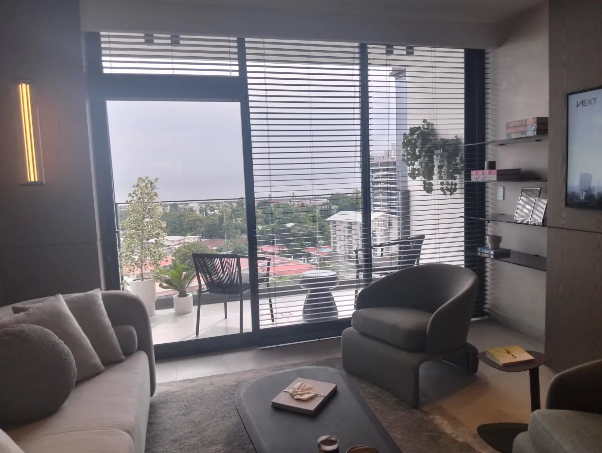 Nuevo y exclusivo apartamento cerca de costa del este/new & exclusive apartment close to costa del este
