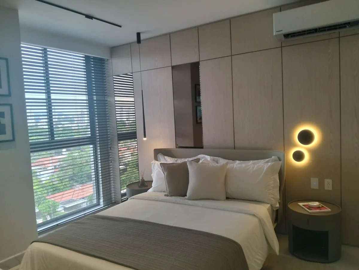 Nuevo y exclusivo apartamento cerca de costa del este/new & exclusive apartment close to costa del este