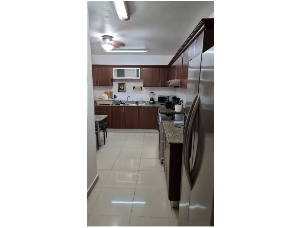 Alquiler de apartamento amoblado en obarrio, piso alto