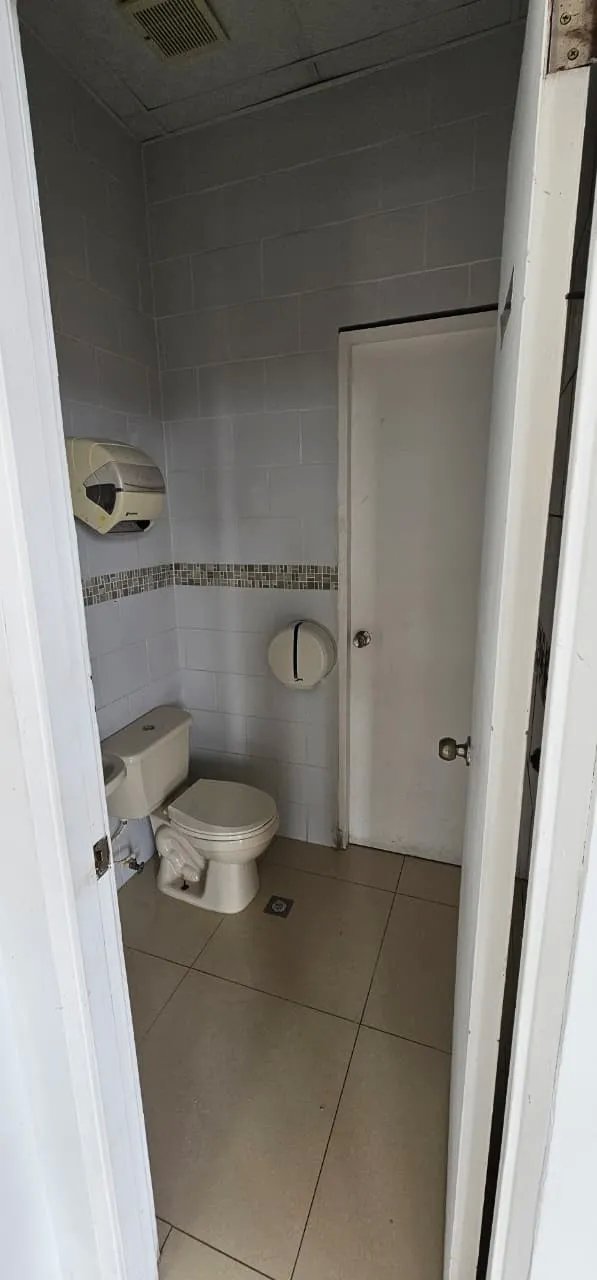 Alquiler de local en plaza signature, brisas del golf