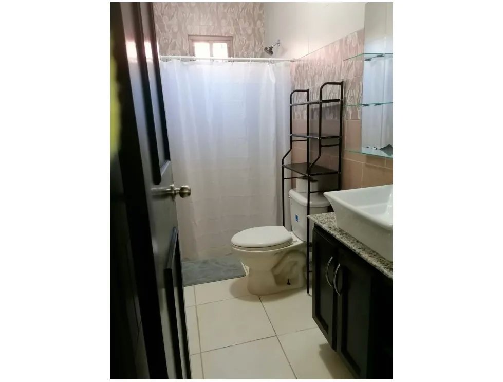 Alquiler de casa amoblada en la arena, chitré
