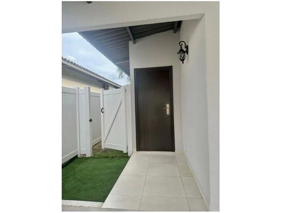 Alquiler de casa en villa sur residences, costa sur