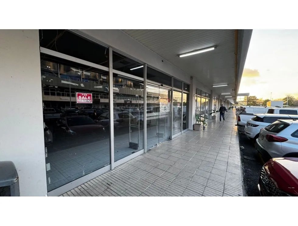 Se vende/alquila local comercial en plaza costa sur  486 m²
