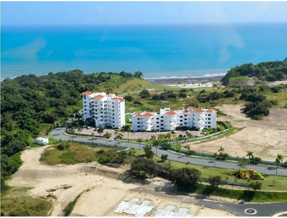 Venta de apartamento con vista al mar en ph playa del sol, san carlos