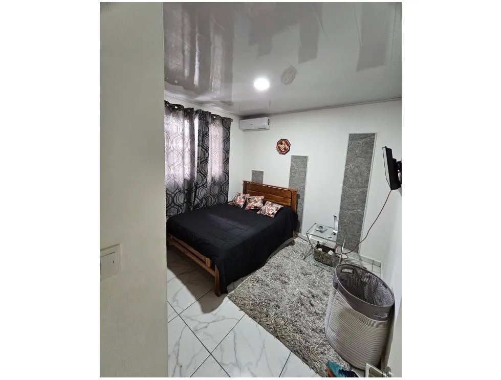 Venta de casa con muro perimetral en residencial el mesón, chitré