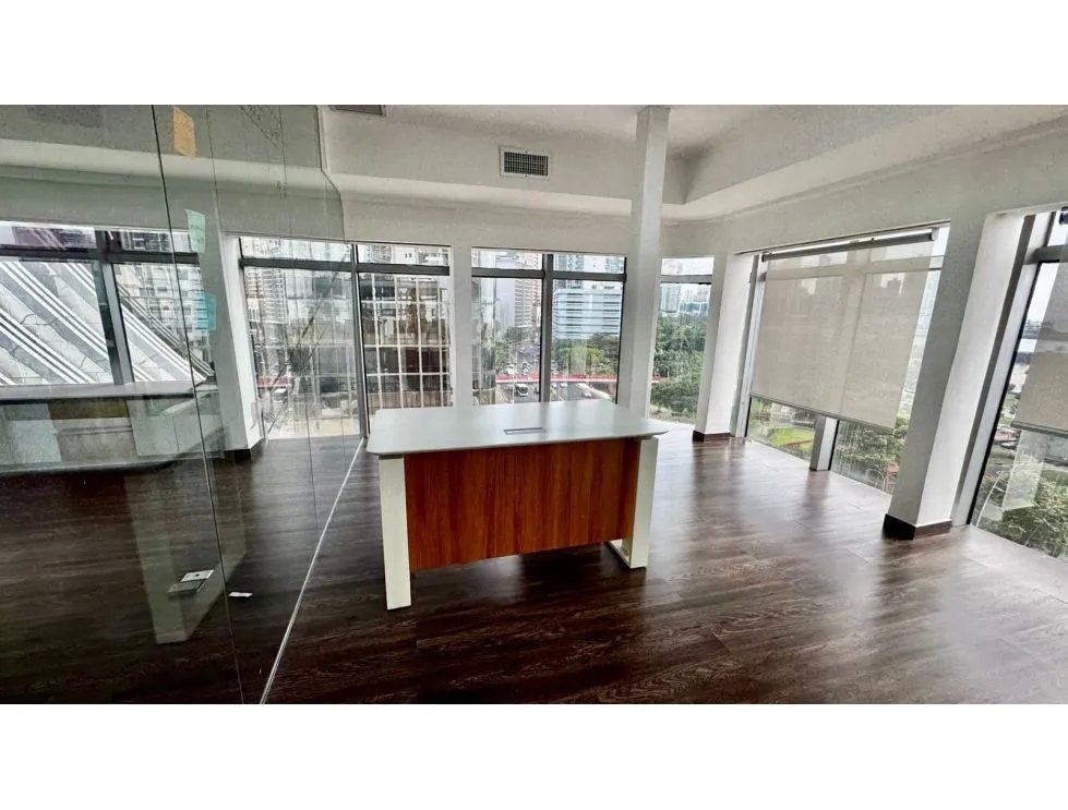 Venta de oficina con vista al mar en torre bac, avenida balboa.