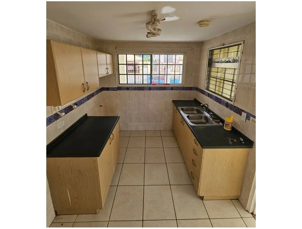 Venta/alquiler de casa en villas del golf, chitré