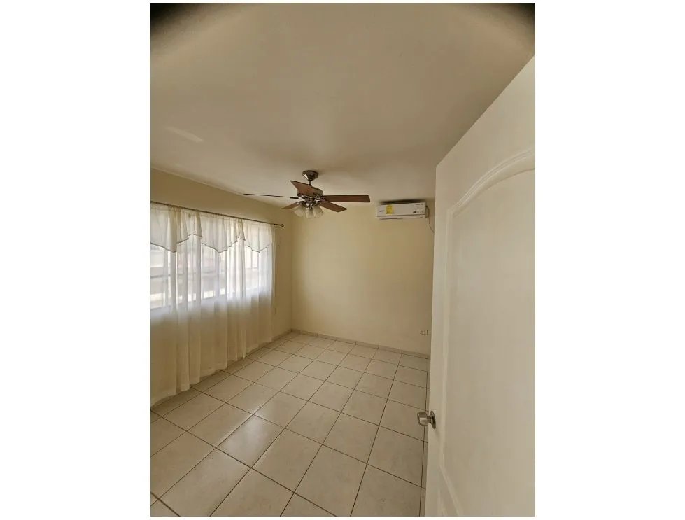 Venta/alquiler de casa en villas del golf, chitré