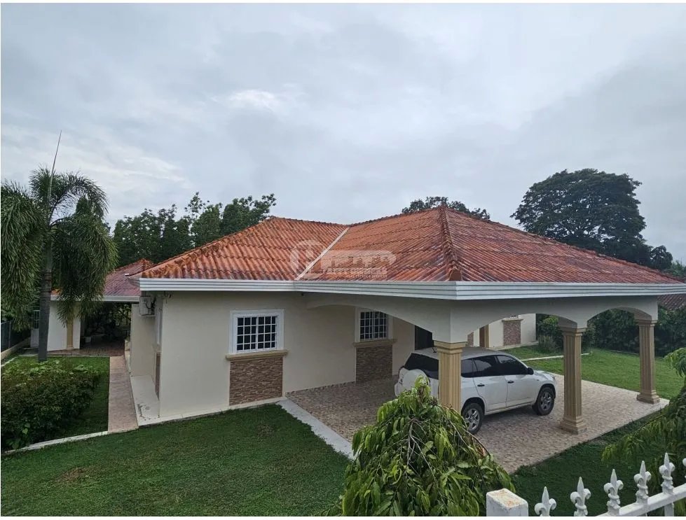 Venta de casa con piscina en calle jesús nazareno, chitré
