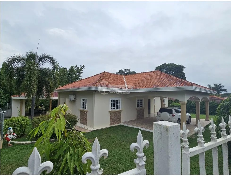Venta de casa con piscina en calle jesús nazareno, chitré