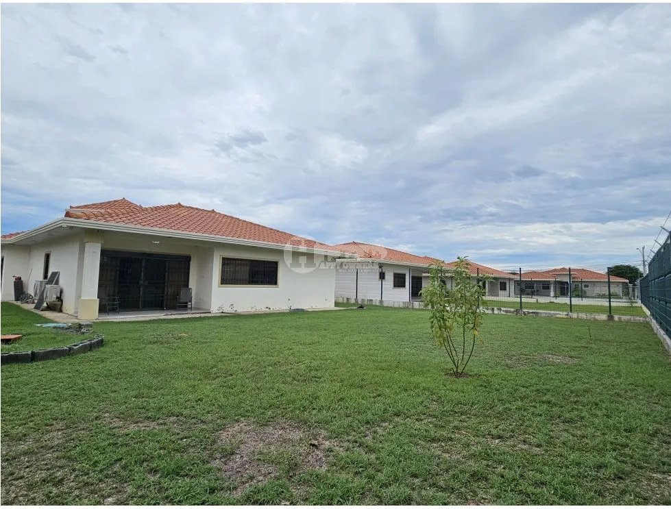 Se alquila casa en tagua village monagrillo - herrera.