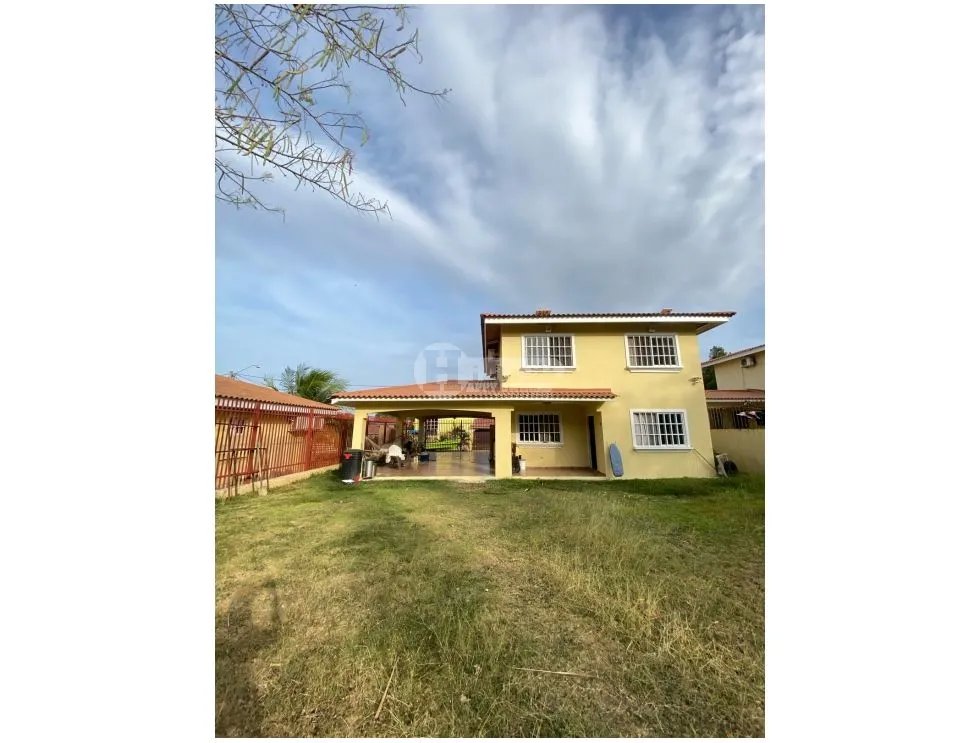 Venta de casa en villas del golf, chitré